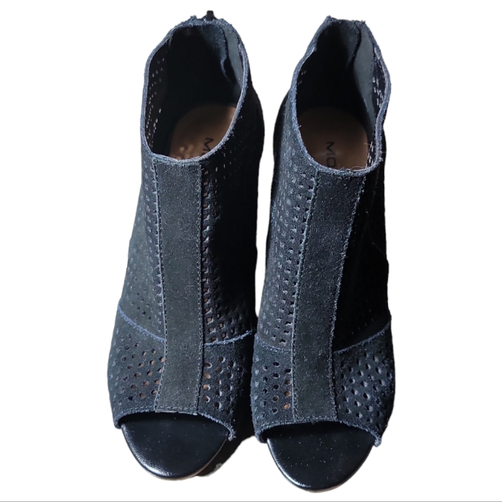 Moda Spana suede wedge heel booties women’s size 6.5 black ipen toe perforated